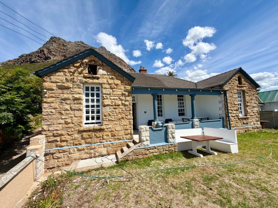 To Let 1 Bedroom Property for Rent in Muizenberg Western Cape